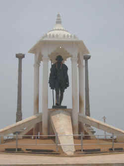 240406PondicheryGandhi2.jpg (113487 octets)