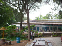 250406Pondichery0rphelinat.jpg (177196 octets)