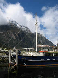 261106MilfordSoundPaysageBateau.jpg (192207 octets)