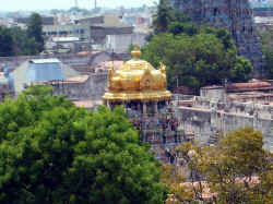270406MaduraiTemple2.jpg (198017 octets)
