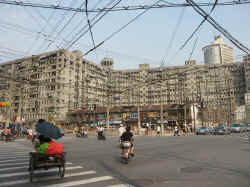 270706ShanghaiRueImmeuble1.jpg (164637 octets)