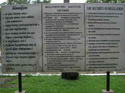 280806PhnomPenhMuseeCrimeGenocidairre1.jpg (167426 octets)