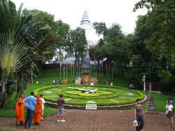 280806PhnomPenhWatPhnom1.jpg (191266 octets)
