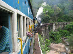 3004060otyPetitTrain1.jpg (162399 octets)