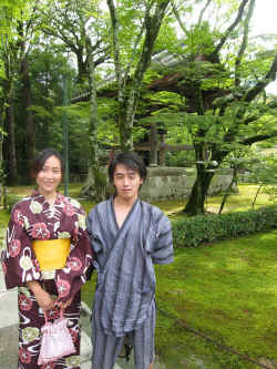 PersonneKimonoCouple1.jpg (382491 octets)