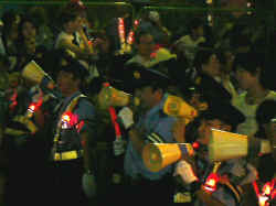 PoliceHautParleur.jpg (106509 octets)